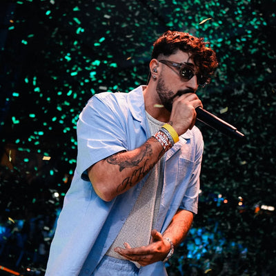 KKEVIN singing into a microphone with a dark, starry background